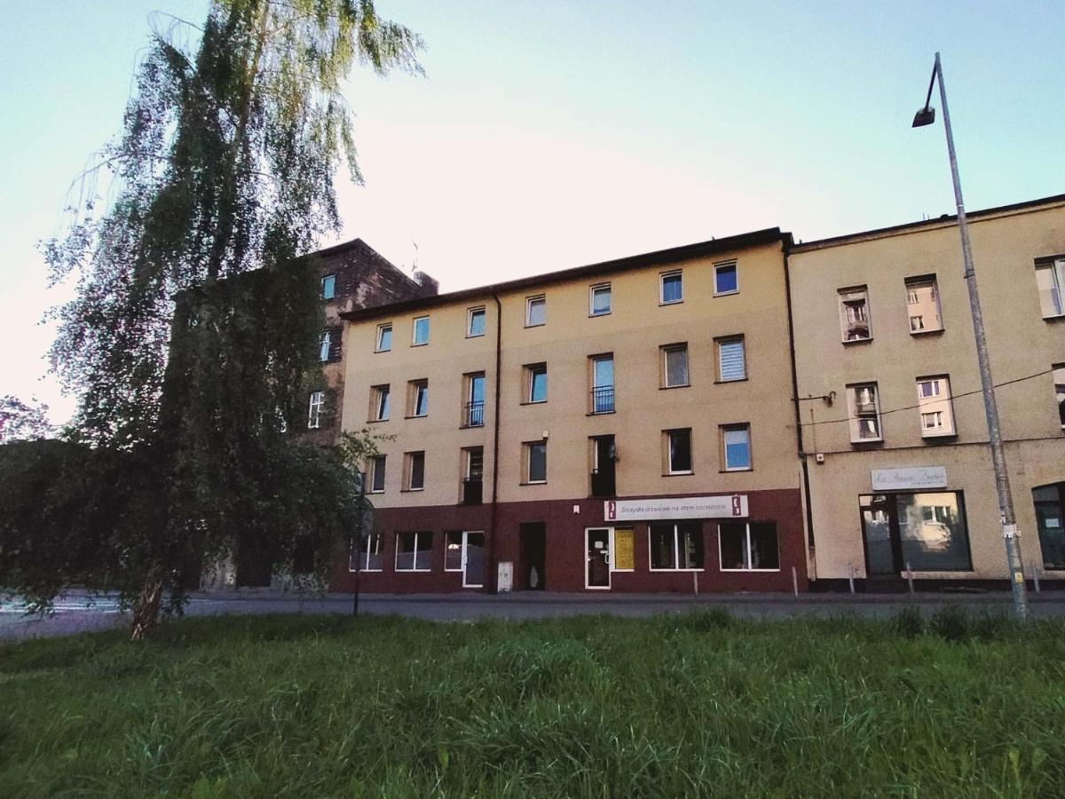 Gryfny Grubiorz Apartment คาโตวีตเซ ภายนอก รูปภาพ